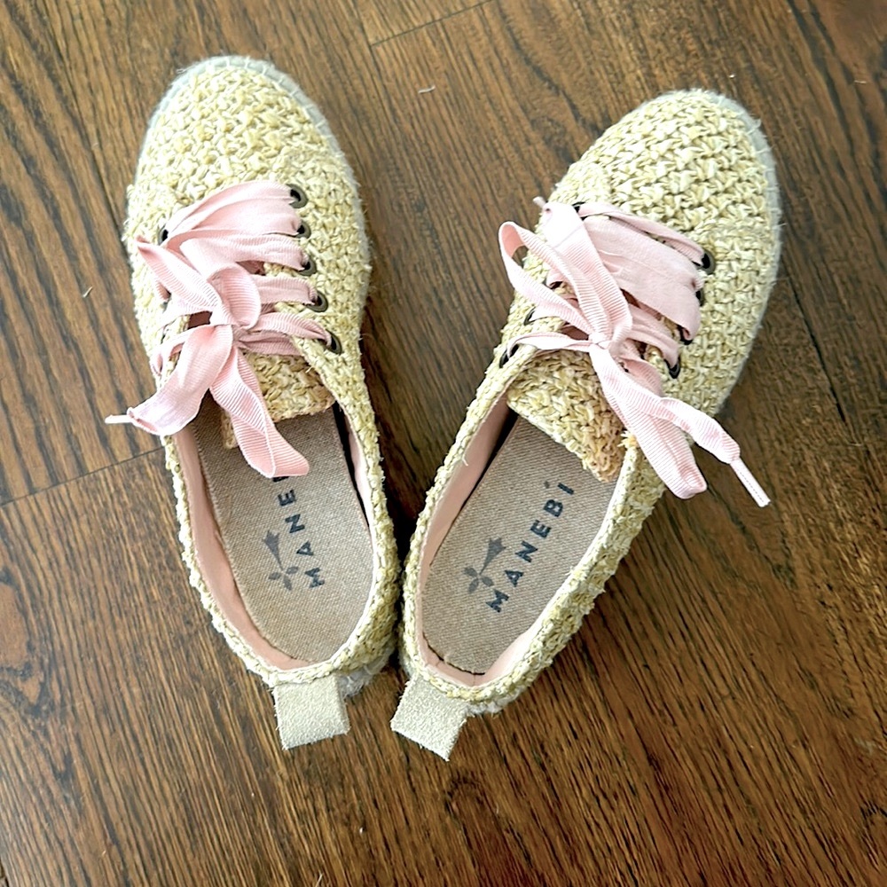 Beautiful raffia platform show